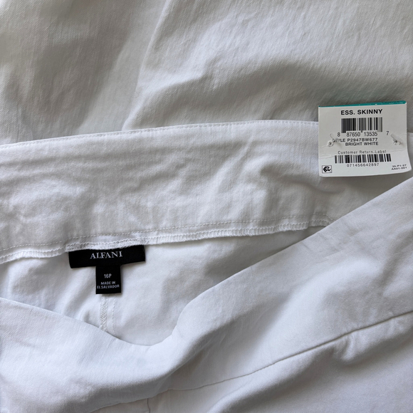Alfani Women's 16 Petite White Tummy-Control Pull-On Skinny Dress Pants NWT - Picture 4 of 4